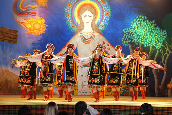 Image - Prudentopolis, Brazil: Vesselka Ukrainian dance group.